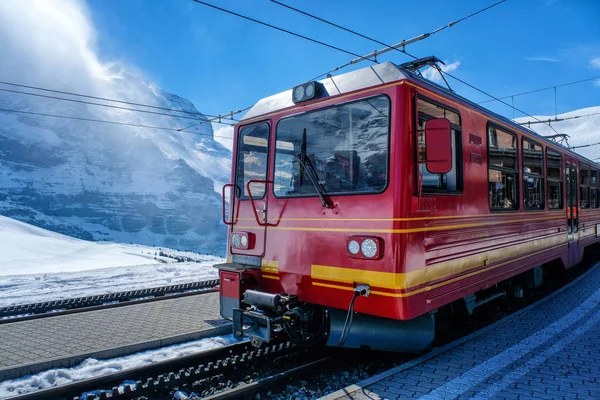 Kırmızı swiss Tren İstasyonu, İsviçre