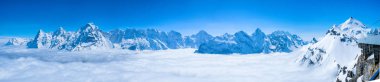 Schilthorn, İsviçre İsviçre siluetinin çarpıcı panoramik kar dağ
