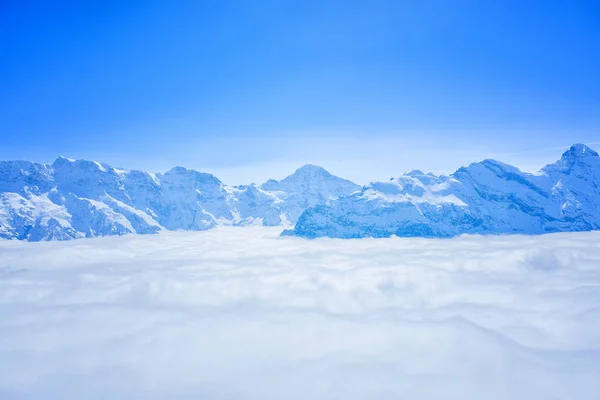 シルトホルン スイスからスイスのスカイラインの見事なパノラマの景色雪山 — ストック写真