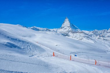 Güzel manzarasına kar dağ Matterhorn tepe, Zermatt, İsviçre.