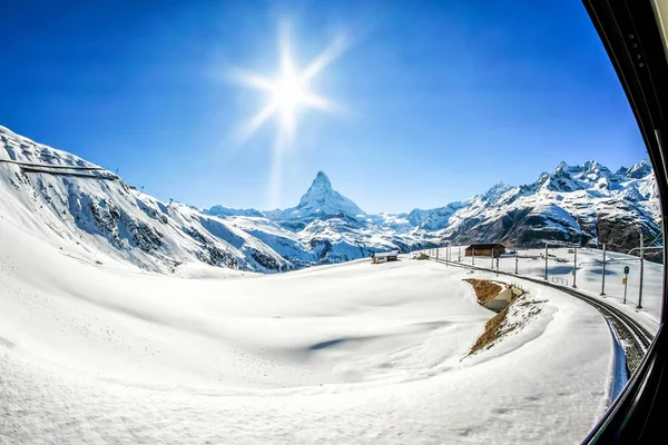 Panorama Schöner Blick Auf Den Schneebedeckten Matterhorngipfel Vom Zug Zermatt — Stockfoto