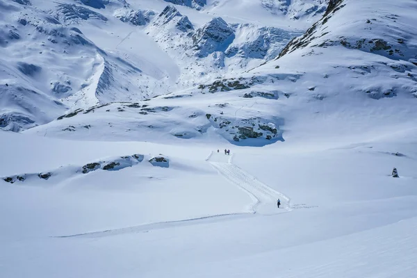 Tourist Walking Snow Mountain Zermatt Matterhorn Switzerland — Stock Photo, Image