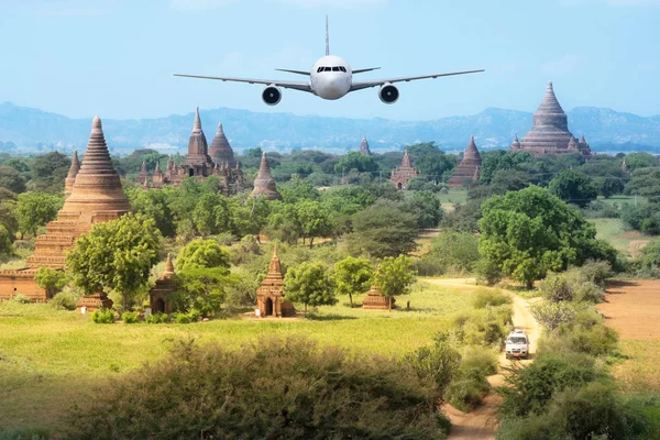 Voorkant Van Echte Vliegtuig Vliegtuigen Pagode Zonsondergang Bagan Myanmar Achtergrond — Stockfoto