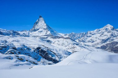 Güzel manzarasına kar dağ Matterhorn tepe, Zermatt, İsviçre.