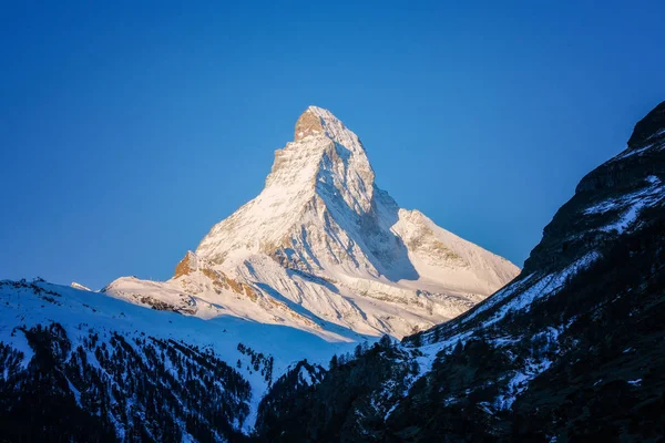 Hermosa Vista Del Antiguo Pueblo Amanecer Con Fondo Pico Matterhorn — Foto de Stock