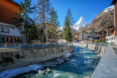 Güzel manzara eski köyün Zermatt, Matterhorn, İsviçre.