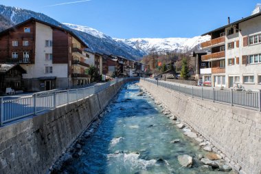 Güzel manzara eski köyün Zermatt, Matterhorn, İsviçre.