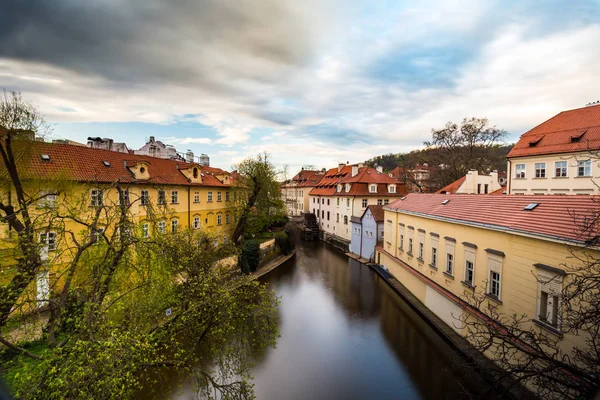 Barevné Domy Čertovka Davil Stream Ostrov Kampa Zábradlí Zdobí Zámky — Stock fotografie