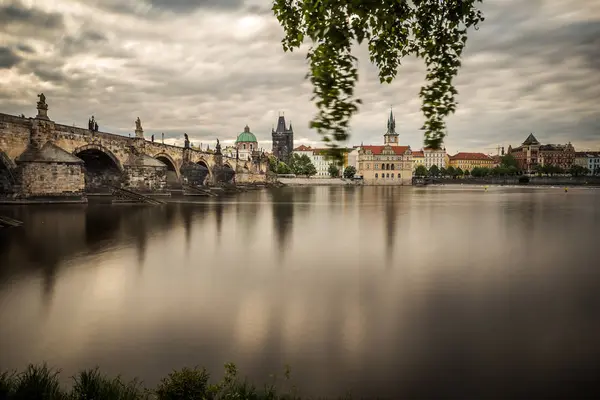 Widok Mostu Karola Kampa Długich Ekspozycji Praga — Zdjęcie stockowe