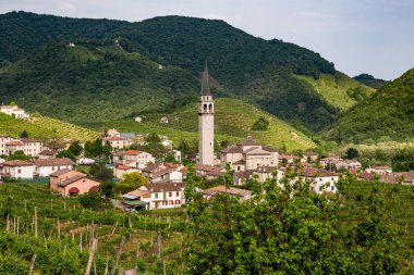 Valdobbiadene - İtalya Prosecco köpüklü şarap bölgesi üzüm bağları ile pitoresk tepeler. Giua Köyü