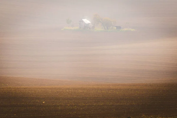 Хвилясті осінній поля в Тоскані Моравії, Чехія — стокове фото