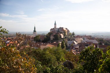 South Moravian kasaba Mikulov sonbahar renkleri