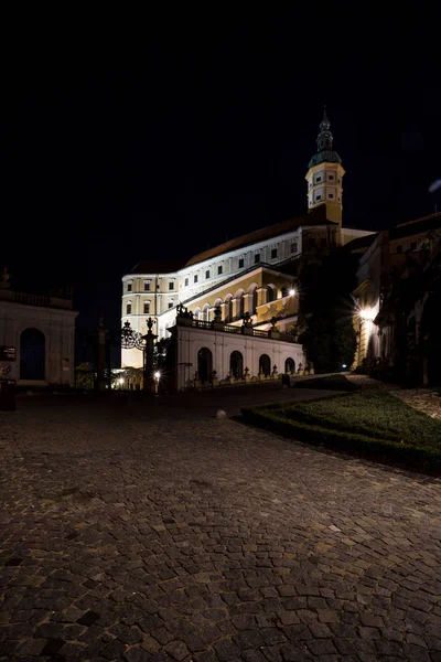 Νυχτερινή άποψη του Mikulov, Νότια Μοραβία, Τσεχική Δημοκρατία — Φωτογραφία Αρχείου