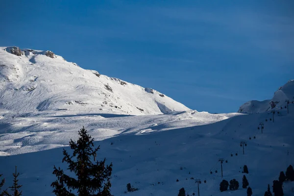 Flaine Haute Savoie Fransa karlı Alp Kayak tesisi — Stok fotoğraf