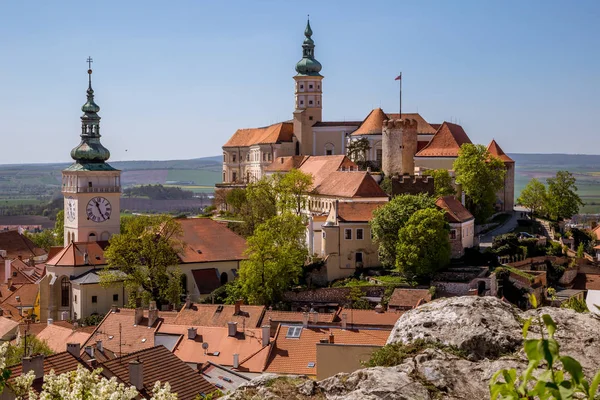 Vista panorámica de la ciudad de Mikulov — Foto de Stock