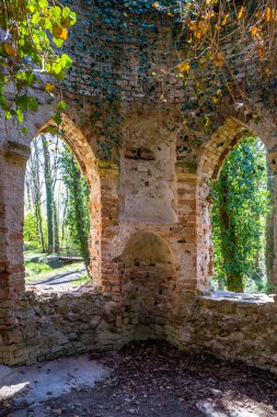 İngiliz Kale Parkı'ndaki yıkık şapel