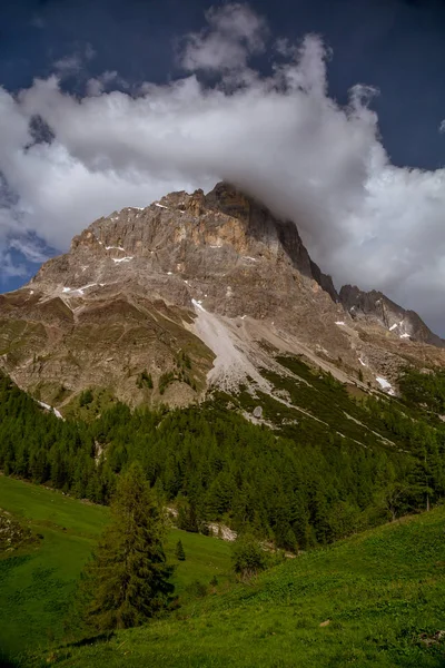 Bergslandskap i alperna — Stockfoto