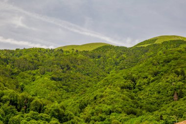 Valdobbiadene üzerinde Monte Cesen dağı