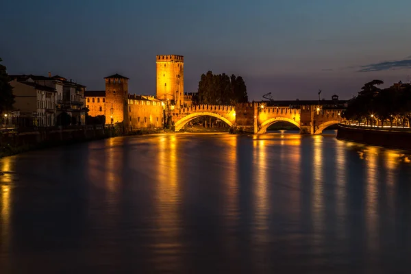 Verona cidade à noite — Fotografia de Stock