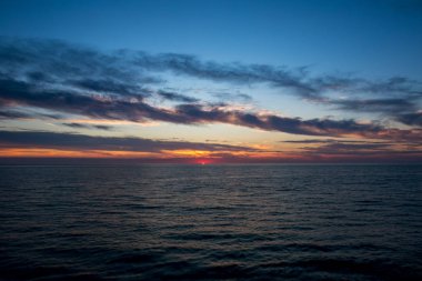 Adriyatik Denizi üzerinde gün batımı