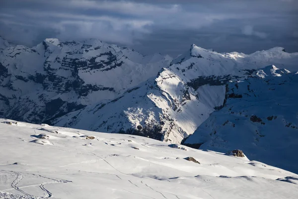 Panorama de invierno Alpes nevados — Foto de Stock