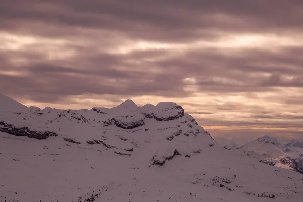 Wintersonnenuntergang in den französischen Alpen — Stockfoto