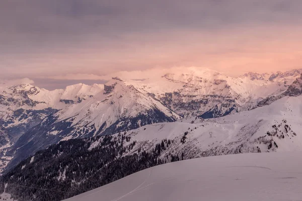 Invierno tarde en los Alpes franceses — Foto de Stock