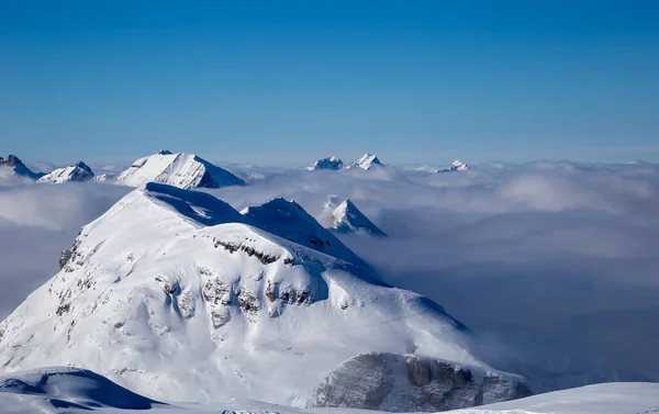 Panorama of mountains rising from the clouds — Stock Photo, Image