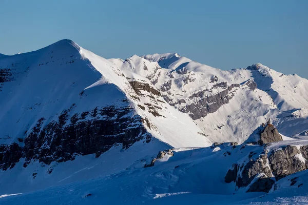 Pistas de esqui alpinas nevadas Flaine, Haute Savoie, França — Fotografia de Stock