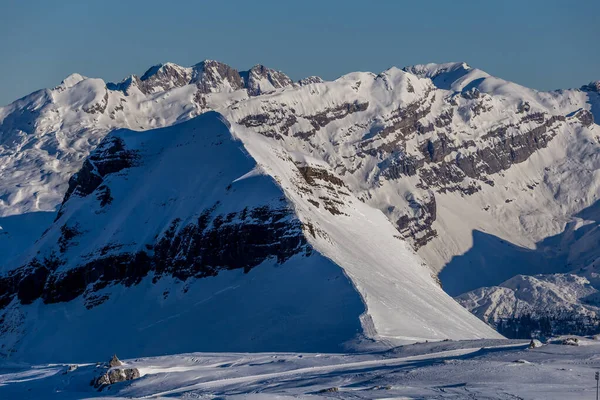 Pistas de esquí alpino nevado Flaine, Alta Saboya, Francia — Foto de Stock