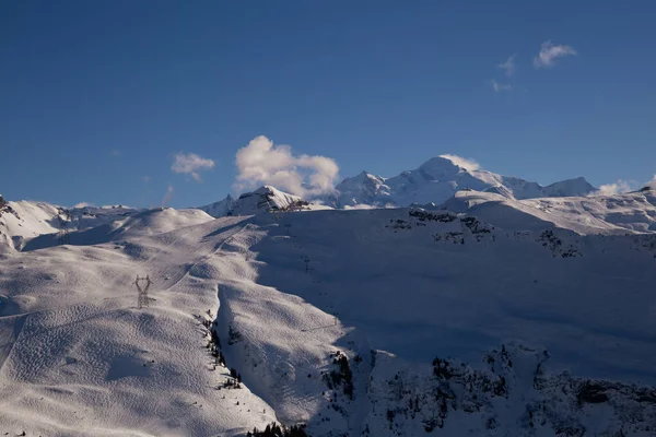 Pistas de esqui alpinas nevadas Flaine, Haute Savoie, França — Fotografia de Stock