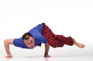 Sportif çekici genç adam egzersiz, yoga, pilates, fitness 