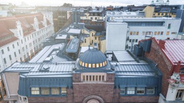 Helsinki Finlandiya eski binaların çatıları havadan görünümü.