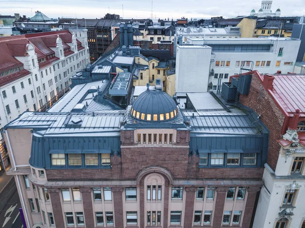 Helsinki Finlandiya eski binaların çatıları havadan görünümü.