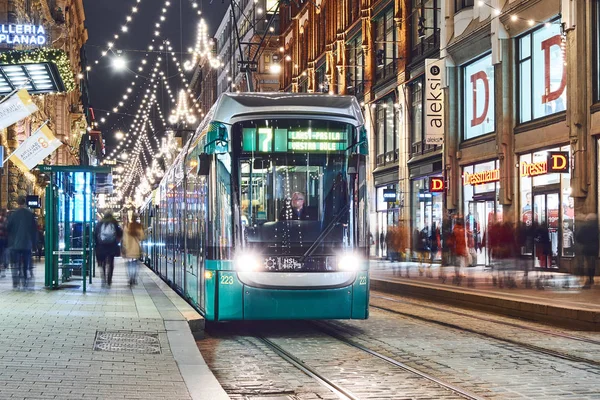Хельсинки трамвай на Рождественской улице — стоковое фото