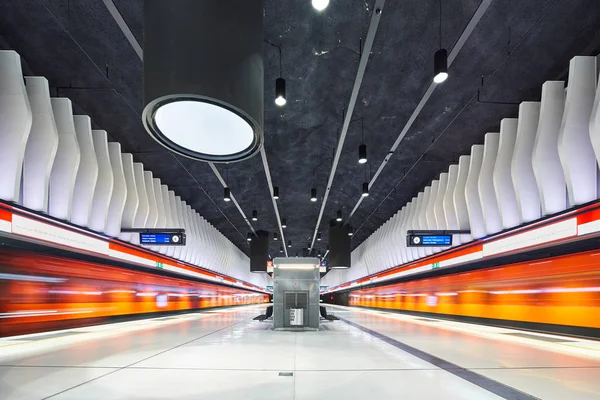 Станція метро, Koivusaari Гельсінкі з поїздів — стокове фото