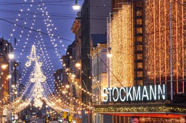  Stockmann. Noel için dekore edilmiş şehir