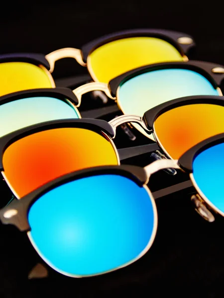 Okulary przeciwsłoneczne izolowane na czarnym tle — Zdjęcie stockowe