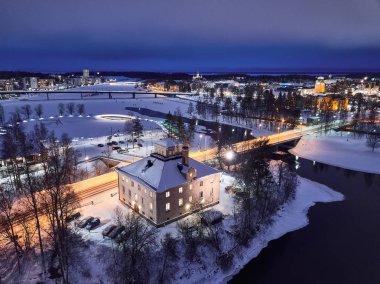 Kışın, Finlandiya Joensuu akşam şehrin havadan görünümü