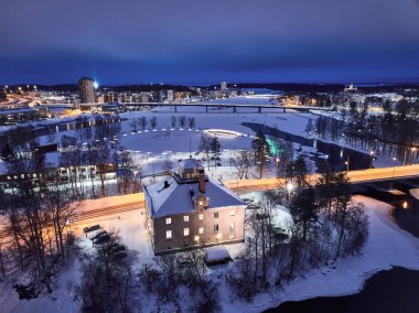 Kışın, Finlandiya Joensuu akşam şehrin havadan görünümü