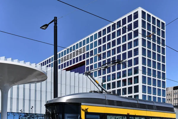 Eléctrico Estação Perto Novo Centro Comercial Distrito Pasila Helsínquia Finlândia — Fotografia de Stock