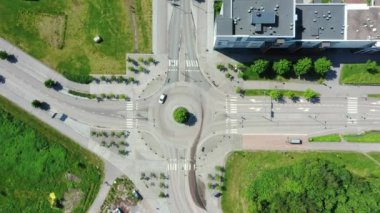 Finlandiya 'nın Espoo kentindeki trafik kavşağının hava görüntüsü.