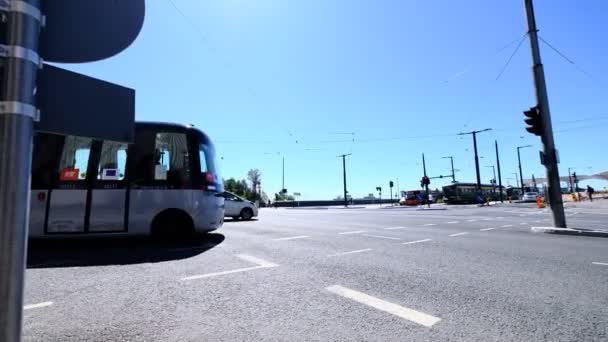 Helsingfors Juni 2020 Fabulos Projektet Att Testa Självkörande Buss Stadsgatan — Stockvideo