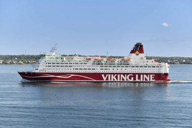 Tallinn, Estonya - 26 Temmuz 2020: Viking Hattı Feribot Gemisi Tallinn 'den Helsinki' ye hareket ediyor.