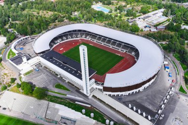 Helsinki, Finlandiya - 1 Ağustos 2020: Helsinki Olimpiyat Stadyumu yenilendikten sonra Arial görünümü.