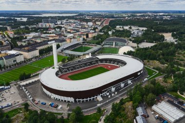 Helsinki, Finlandiya - 1 Ağustos 2020: Helsinki Olimpiyat Stadyumu yenilendikten sonra Arial görünümü.
