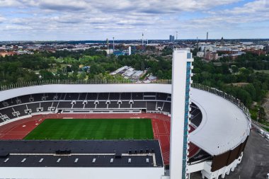 Helsinki, Finlandiya - 1 Ağustos 2020: Helsinki Olimpiyat Stadyumu yenilendikten sonra Arial görünümü.
