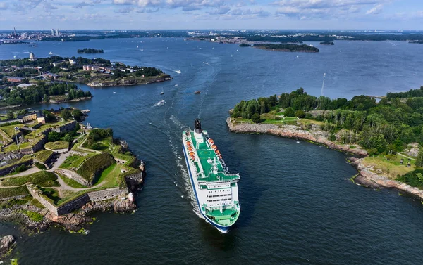 Ferry Crucero Sale Helsinki Mueve Cerca Isla Suomenlinna Finlandia Vista — Foto de Stock