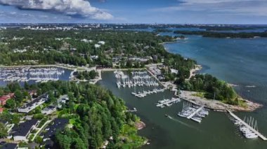 Finlandiya, Espoo 'daki Haukilahti marinasının havadan hipervanesi. 