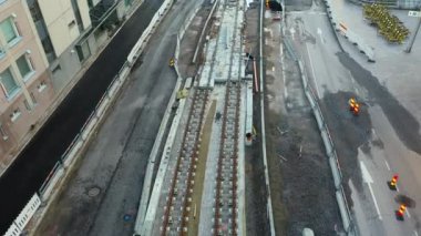 Tramvay raylarının hava görüntüsü Espoo, Finlandiya 'da yapım aşamasındadır..